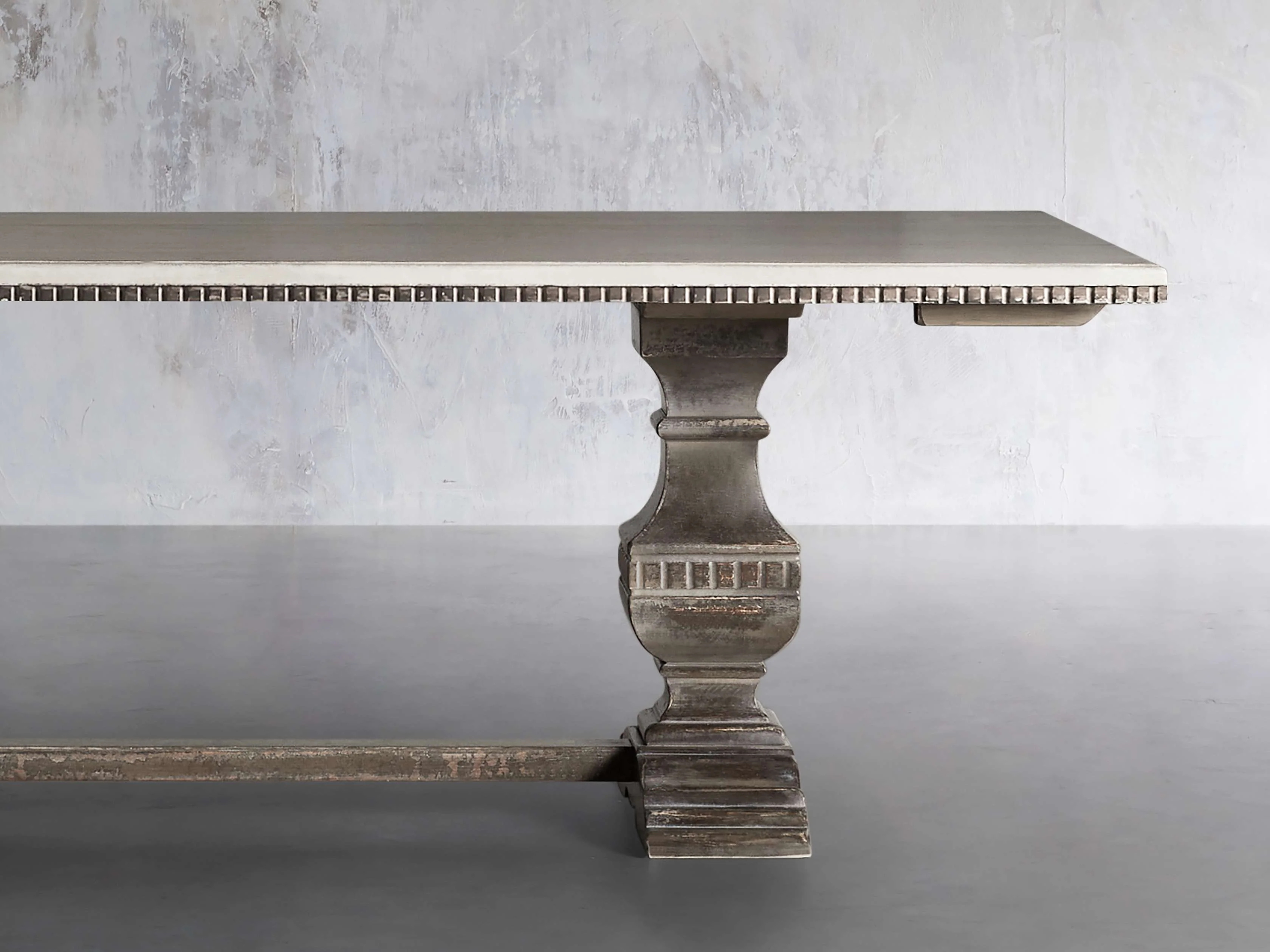 Finnley Scalable Long dining Table